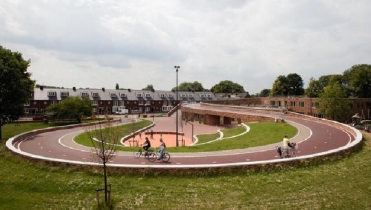 Holandë, stacionet e gjelbëruara të autobusëve, ide e vogël me efekte të mëdha