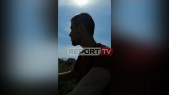I bëri foto/ Dy të rinj kërcënojnë turistin rus te Uji i Ftohtë! (VIDEO)