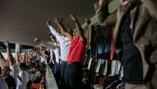 Meta feston nga stadiumi në fund të ndeshjes së kombëtares: Fitore shqiponjash 