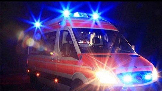 Has/ Eskavatori rrëshqet nga rimorkio, vdes në spitalin e Gjakovës shoferi në makinën pas kamionit