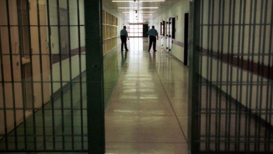 Avokatët letër ministries së Drejtësisë: Amnistoni të burgosurit deri në tre vite se po divorcohen