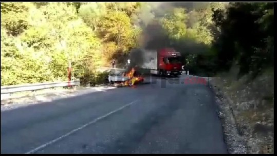 Gjirokastër/ Makina shpërthen në flakë në ecje e sipër
