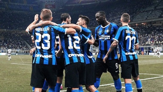Inter i falet golit të Sensi-t për vendin e parë në 'Seria A', Barcelona shkatërron Valencia-n