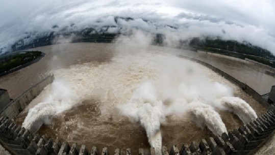 'Shiu' i 2800 digave, së shpejti mund të bjerë mbi Ballkan, ambjentalistët: Efekti do të ishte shkatërrues