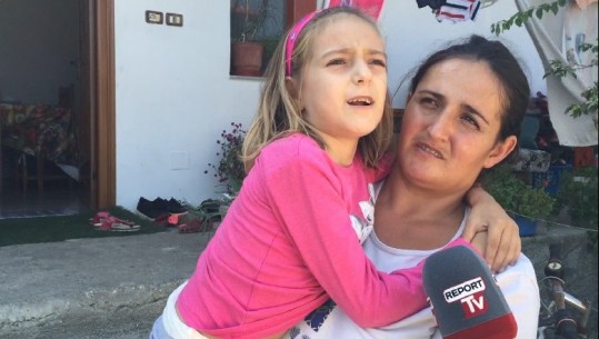8-vjeçarja e paralizuar nuk mundet të shkojë në shkollë/ Nëna: Jemi 12 frymë në familje, shteti të na ndihmojë (VIDEO)
