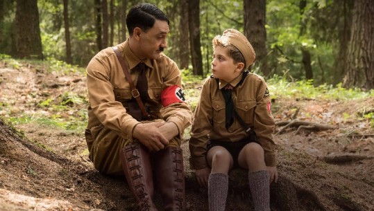'Jojo Rabbit', filmi që ironizoi Hitlerin në listën e çmimeve për Oskar (FOTO)