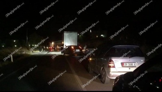 Maunja përplas rëndë 50-vjeçaren në Elbasan, shoferi largohet nga vendi i ngjarjes