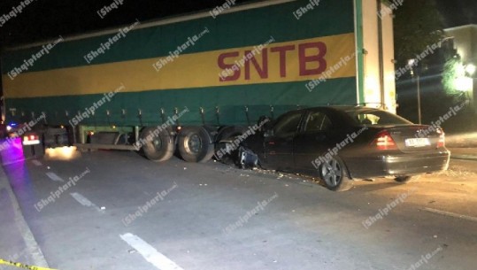 Kamioni përplaset me Benz-in në Korçë, plagoset rëndë pedagogu i Ekonomikut (VIDEO)