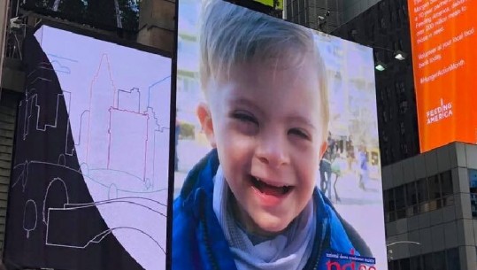 Vogëlushi shqiptar pushton ekranin e ‘Time Square’  në New York (FOTO)