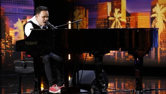 Fituesi i ‘America’s Got Talent’ shpallet një djalë autik dhe i verbër (VIDEO)