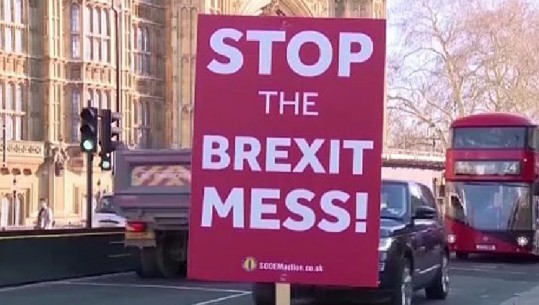 Brexit, disa shenja të ndrojtur nga Londra shkojnë në Bruksel (VIDEO)