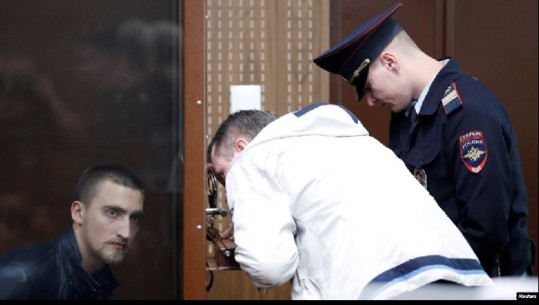 Rusi, lirohet nga paraburgimi aktori Pavel Ustinov