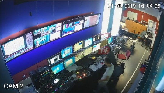 Momentet e tërmetit në ambientet e televizonit Report TV (VIDEO)