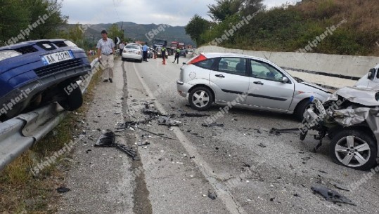 Tragjike në Elbasan/ Hapte dyert e mortit për burrin, vdes në aksident gruaja dhe tre familjaret, arrestohet shoferi (Video)