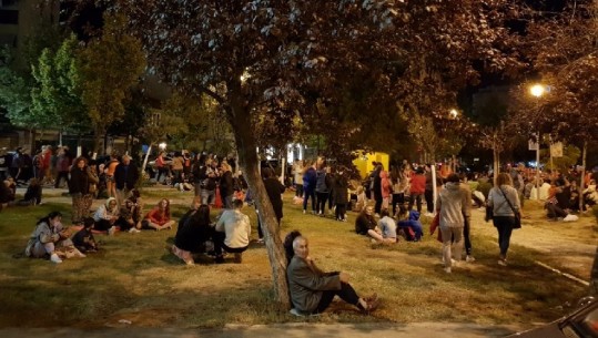 Pas tërmetit kthehet normaliteti në Tiranë/ Prindërit: Më tepër u frikësuam ne, fëmijët nuk e kuptonin situatën