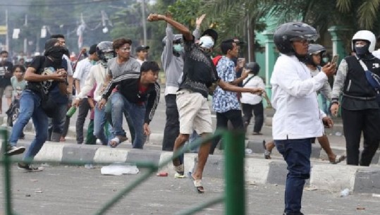 Indonezi/ 27 viktima në Papua! Përplasjet, pas sjelljes raciste të mësuesit ndaj studentëve