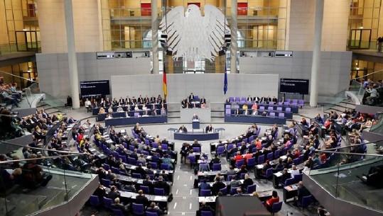 Baze: Kushtet e Bundestagut ndajnë Shqipërinë, në 'pro dhe kundër' reformës në drejtësi