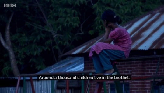 Në një prej bordellove më të mëdha  në botë jetojnë rreth 1 mijë fëmijë (VIDEO)