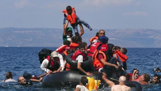 Emigrantë, përmbyset barka në Detin Egje, një fëmijë dhe një i porsalindur të vdekur, 4 të humbur. 
