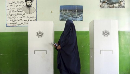 Afganët guxojnë të votojnë mes sulmeve të talibanëve radikalë islamik