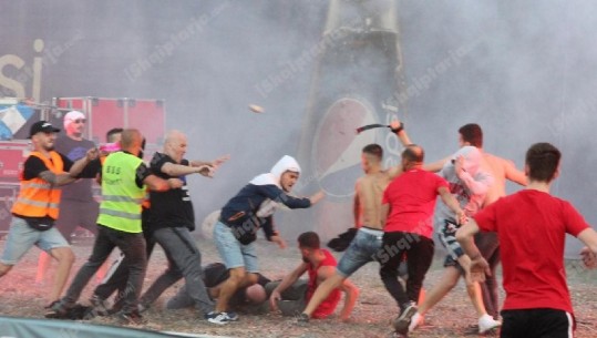 Skenari i frikshëm i tifozëve të Tiranës /Hapën gropa me fishekzjarre në tribunë, do godisnin tifozët e Partizanit