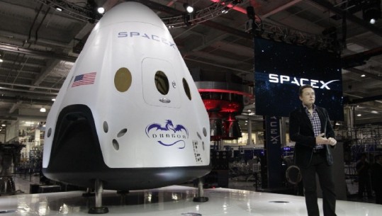 SHBA, miliarderi Elon Musk prezanton 'Starship', anija e re hapësinore