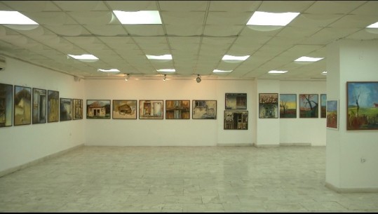 Tre piktore nga Kosova ekspozojnë ‘Mozaikun e jetës’ në Tiranë (VIDEO)