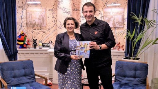 Drejtoresha e UNICEF vlerëson Tiranën miqësore për fëmijët