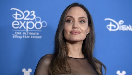 Këngëtarja shqiptare takon Angelina Jolie, bën ëndrrën realitet (FOTO)