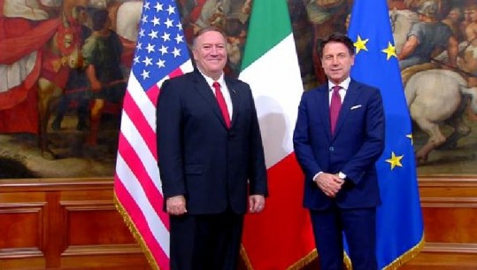 Pompeo dhe Conte për politika ndërkombëtare dhe tregtare! Sekretarit të Shtetit i dhurohet pa protokoll...një copë djathi Parmigiano: Çojani Trumpi-it (VIDEO)
