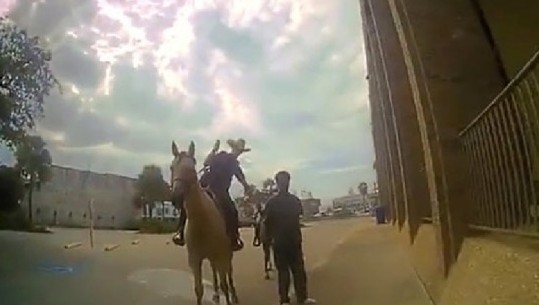 Texas, një afrikano-amerikan u lidh me një litar nga dy oficerë me kuaj, policia publikon videon