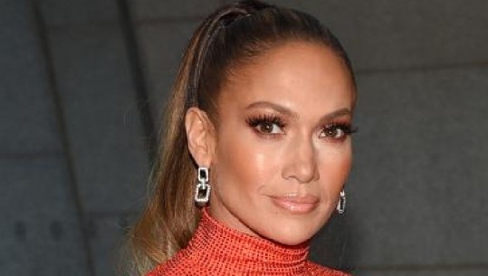 Jennifer Lopez lëviz në rrugë pa grim