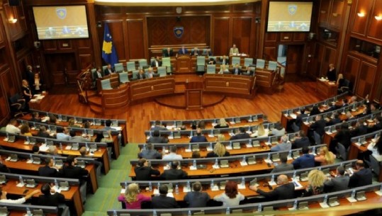 Si parashikohet konstituimi i Kuvendit dhe Qeverisë së Kosovës?