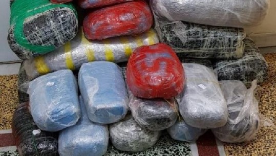 Kapen 116 kg kanabis në kufi me Shqipërinë, arrestohen tre grekë