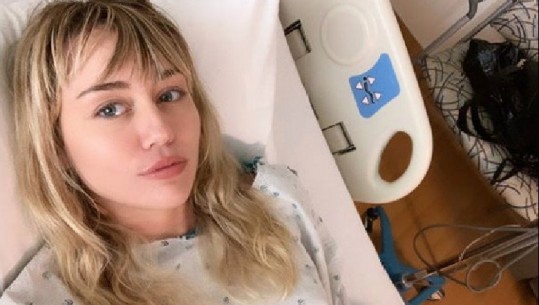 Miley Cyrus  shtrohet në spital, fton fansat të luten për të