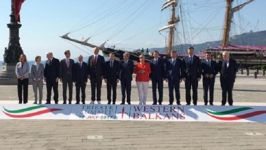 Samiti i Triestes në 2017-ën me Merkel e Macron ku gjashtë liderët e Ballkanit ranë dakord për ‘minishengenin ballkanik’