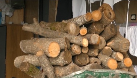 Dimri po afron/ Rritet çmimi i druve në Kukës, banorët: S'i përballojmë dot, por jemi të detyruar t'i marrim 