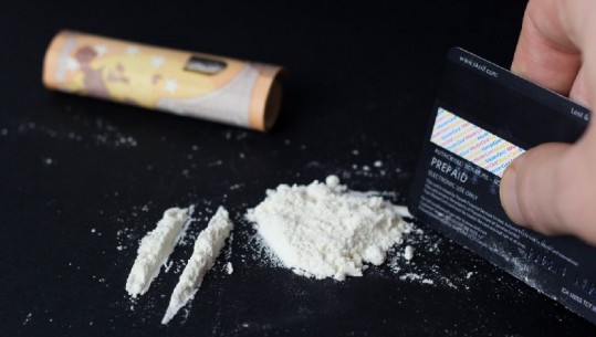 Kokainë në lokalet e tallavasë së Shkozetit, arrestohet një 25- vjeçar, procedohet në gjendje të lirë pronari