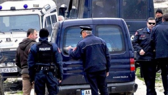 Shkodër- Po bëheshin gati të transportonin emigrantë të paligjshëm, arrestohen tre taksistë (EMRAT)