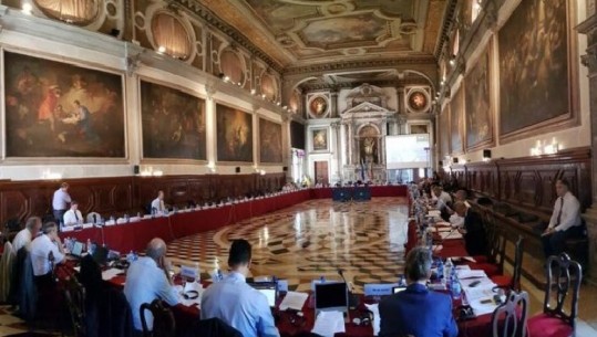 'Venecia' publikon raportin për Metën: Tejkaloi kompetencat kushtetuese, por nuk mjafton për shkarkimin /Dokumenti