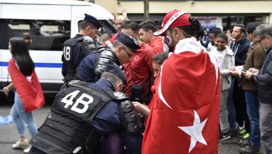 Sulmet ndaj kurdëve dhe përshëndetja ushtarake në sfidën me Shqipërinë, Franca në alarm për Turqinë