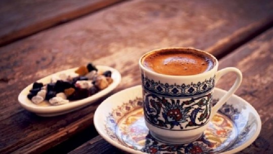 Kafe pa ngrënë... gabimi i frikshëm që bëjnë shqiptarët