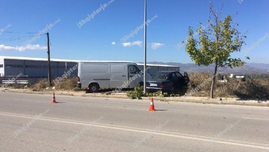 Përplasen dy automjete në aksin rrugor Korçë-Dishnicë, një person i lënduar (VIDEO)