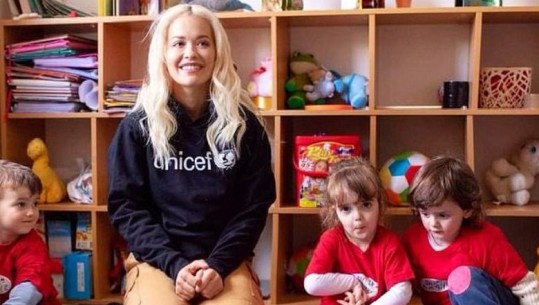 Rita Ora dhe UNICEF bashkëpunojnë për të ndihmuar Kosovën (VIDEO)