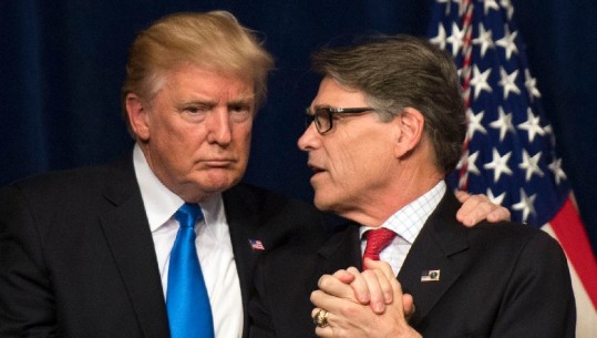 Trump largon nga posti Rick Perryn, figurë e rëndësishme në hetimet për dosjen 'Ukraina'
