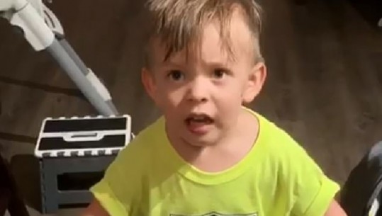 'Mami po mua...', ja si reagoi vogëlushi kur e ëma harroi ta puthte (VIDEO)