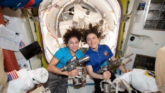 NASA shkruan historinë, ecja e parë në hapësirë nga astronaute femra, Trump telefonatë në hapësirë