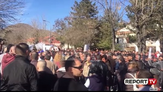 Korçë/ Protestuan para bashkisë së Maliqit në mars, dënohen me gjobë nga gjykata tre militantët të opozitës