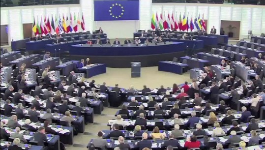 PE debat për rezolutën e Tiranës dhe Shkupit/ Hahn: Zhgënjim i thellë, për BE nuk është moment lavdie