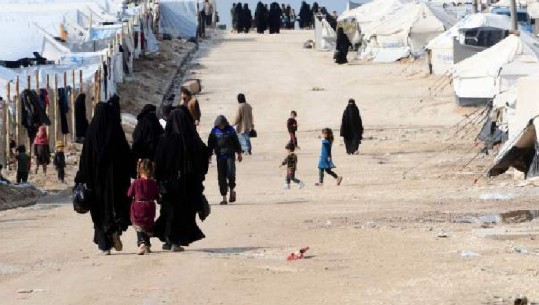 ISIS merr përkohësisht kontrollin e kampit al-Hawl duke masakruar fëmijë dhe duke detyruar rojet të betohen për xhihadin, arratisen 96 gra